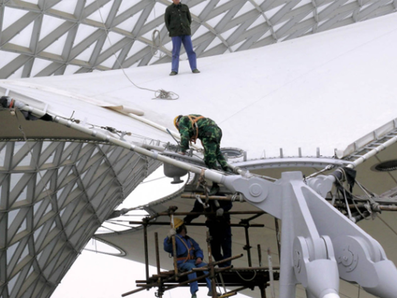 球場膜結構之開合結構屋頂受力特點分析
